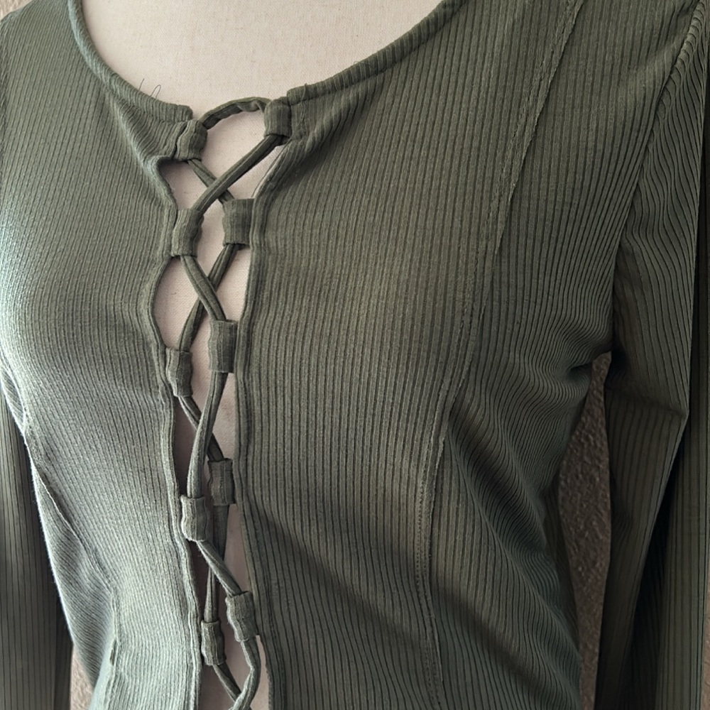 Lace up front long sleeve ribbed top - Picture 6 of 6